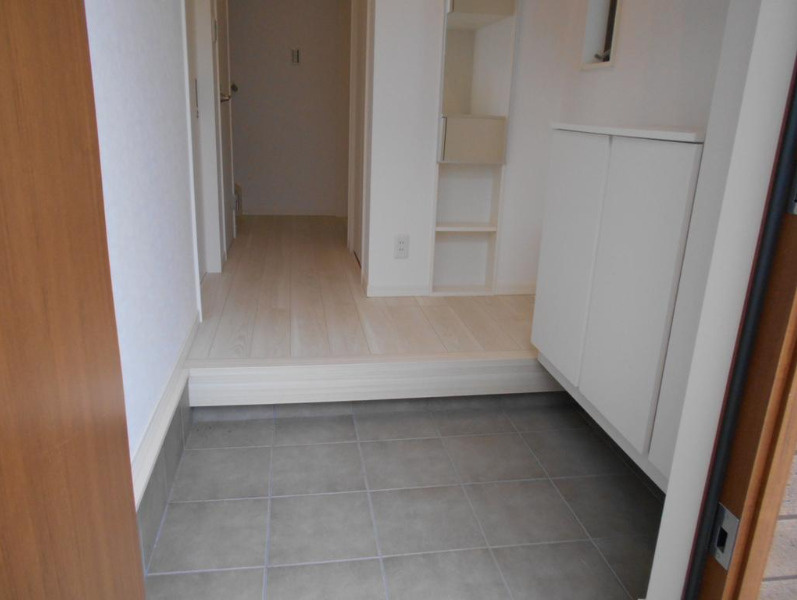 東大阪市中石切町2丁目　中古戸建（未入居）の玄関