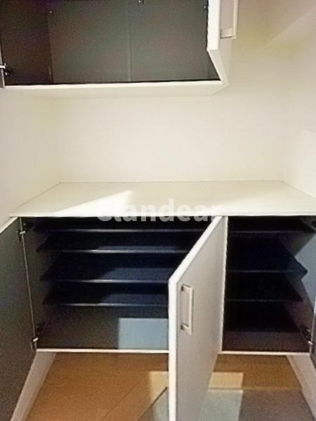 八潮市緑町３丁目の中古マンションの収納|ご家族のお帰りを暖かく迎えてくれる広々とした玄関スペース♪収納充実で玄関周りもスッキリお使いいただけます(^^)