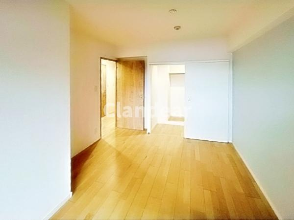 八潮市緑町３丁目の中古マンションの洋室