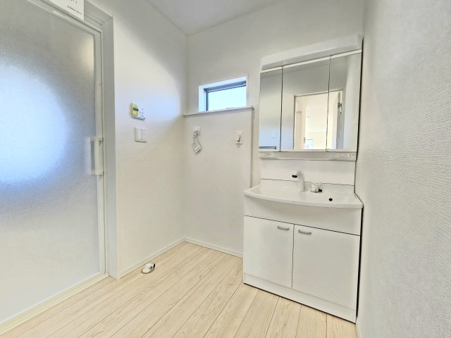 瑞浪市下沖町第３の独立洗面台|シャワーヘッド付き洗面台