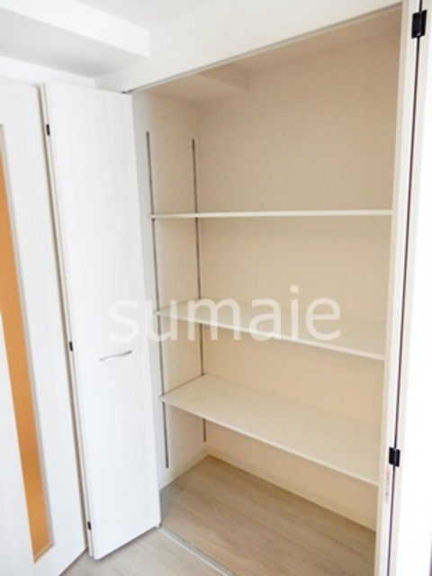 アンシャンテ大宮の収納|キッチン側の収納。便利な可動棚です☆