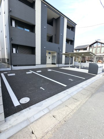プラザドゥシャレーの駐車場