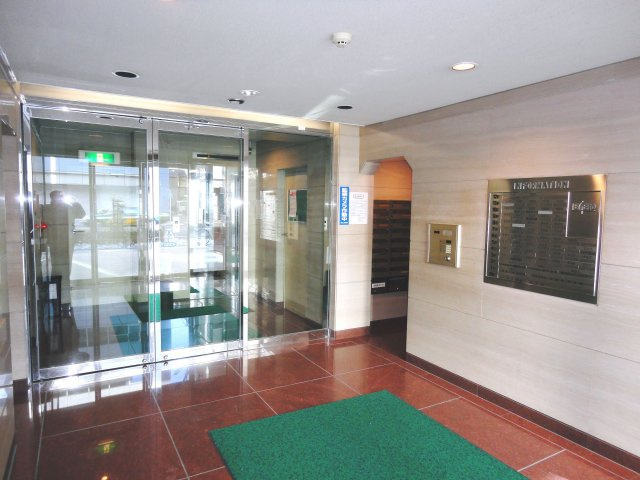 レジェンド日暮里のエントランス