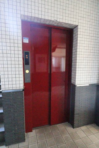 熊本市中央区坪井３丁目の賃貸マンションのエントランス