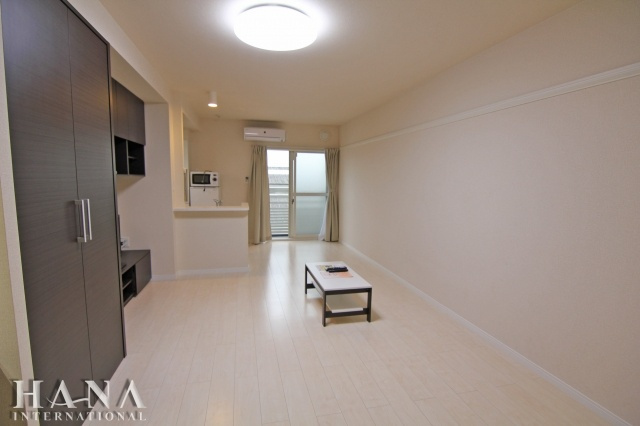 エムフラッツ新里の居間・リビング