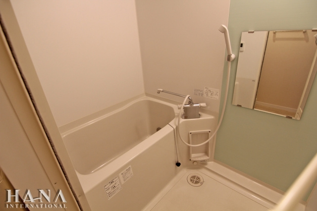 エムフラッツ新里の浴室