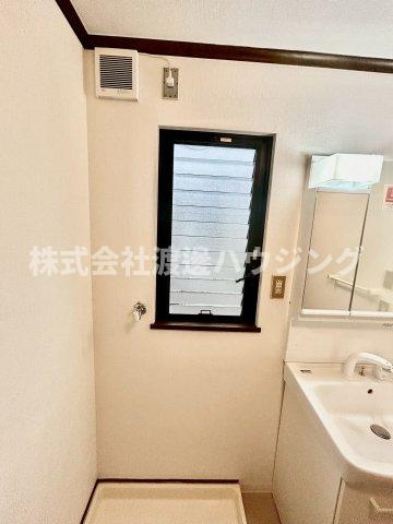 下穂積テラスハウス　のその他|洗面にも窓ございます