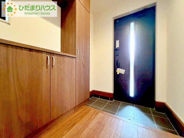 郡山市町東２丁目第2　新築戸建　1号棟の玄関|鍵や小物類を置けるスペースが確保できるため、散らかりがちな玄関をすっきりと保てます。