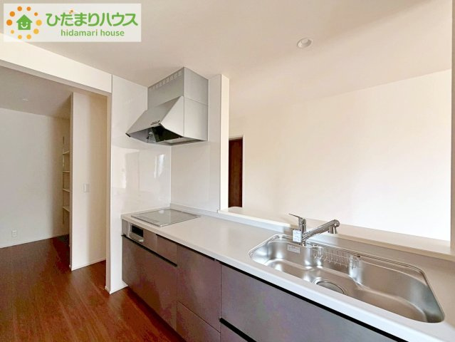 郡山市町東２丁目第2　新築戸建　1号棟のキッチン|料理をしながらでも、ご家族との会話を楽しめる対面式キッチン♪