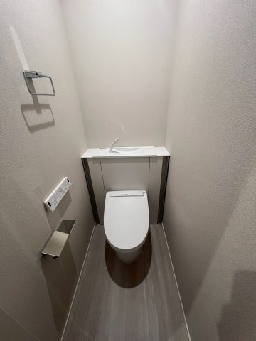 仮称　粕谷１丁目メゾン西棟の居間・リビング|イメージパースなので実際とは異なります