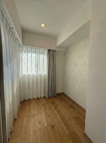 秀和第二南平台レジデンスの居間・リビング|AI生成による削除加工を加えた写真、現状優先となります。