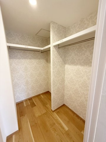 秀和第二南平台レジデンスの玄関|AI生成による削除加工を加えた写真、現状優先となります。