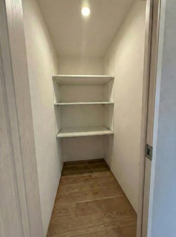 秀和第二南平台レジデンスの収納|AI生成による削除加工を加えた写真、現状優先となります。