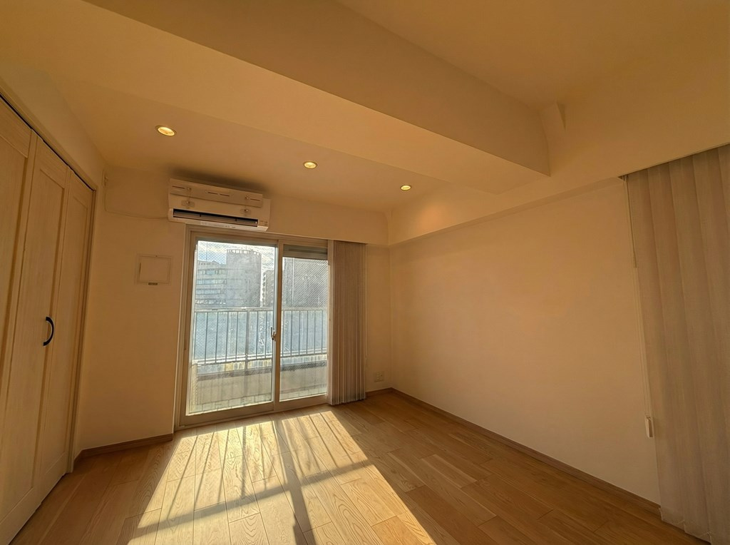 秀和第二南平台レジデンスの居間・リビング|AI生成による削除加工を加えた写真と、現状優先となります。