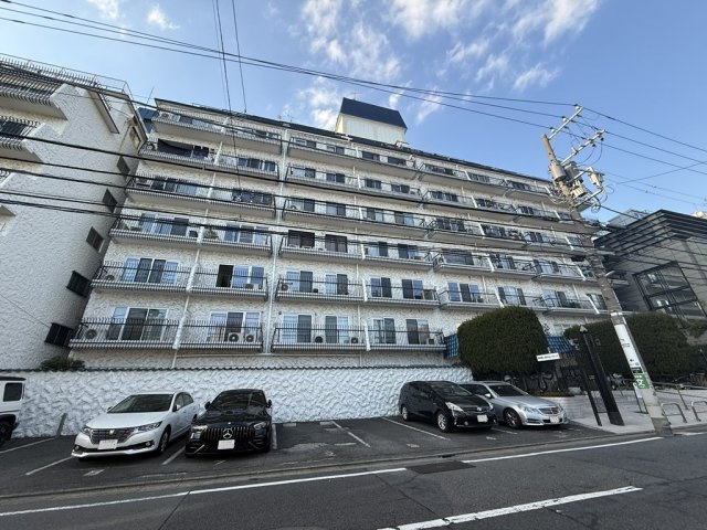 秀和第二南平台レジデンスの外観