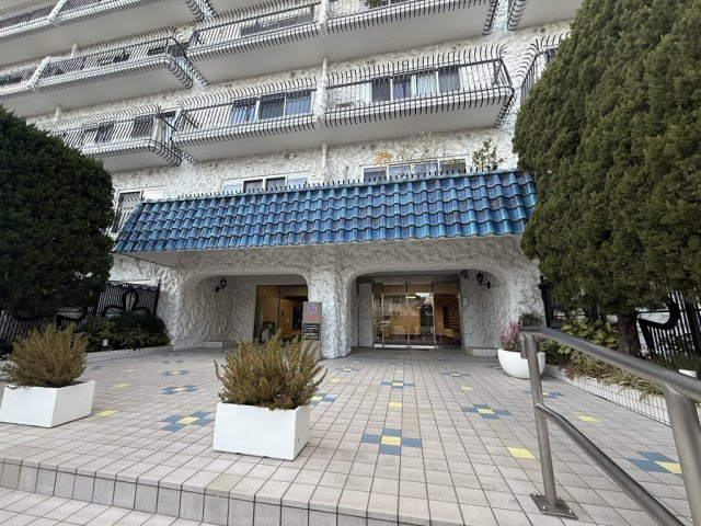 秀和第二南平台レジデンスのエントランス
