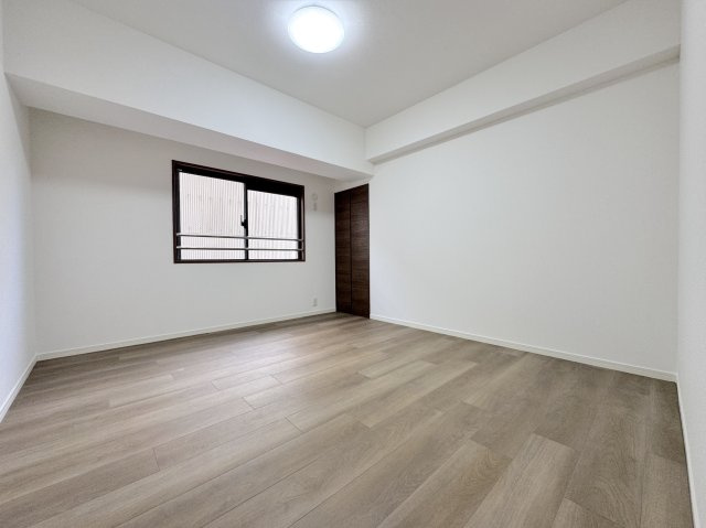 ロワールマンション西公園東の洋室