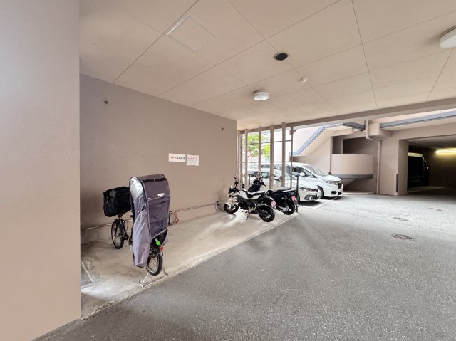 ロワールマンション西公園東の駐輪場