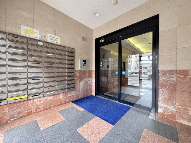 ロワールマンション西公園東のエントランス