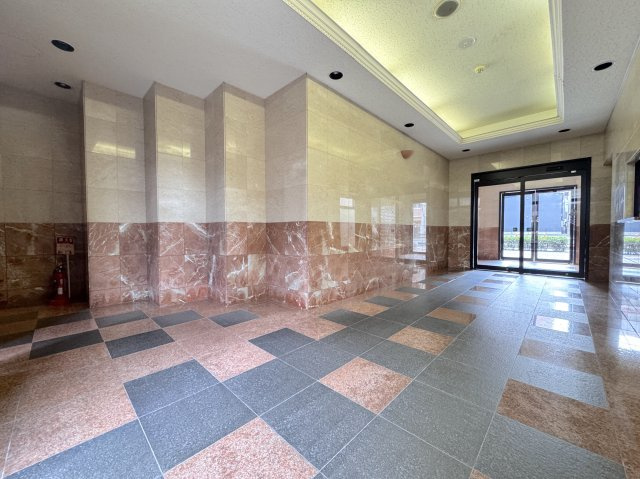 ロワールマンション西公園東のエントランス