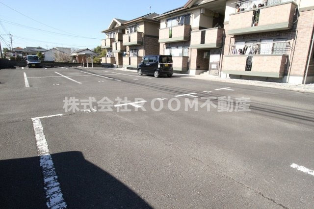 マルクイーンの駐車場|車をお持ちの方に嬉しい駐車場付きの物件です