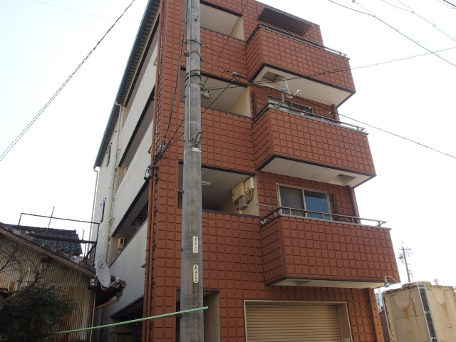 第４カネイ本町ビルの外観