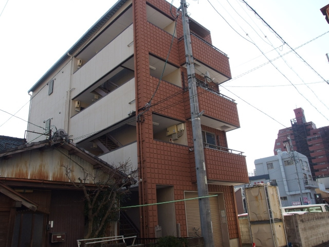 第４カネイ本町ビルの外観