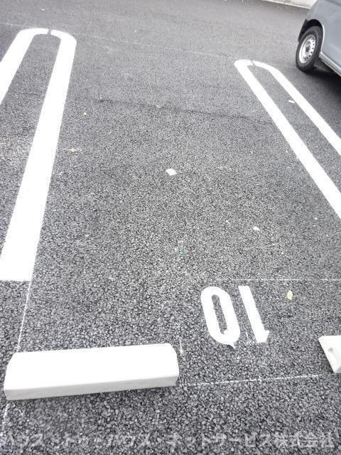 ヒルズ・コートの駐車場