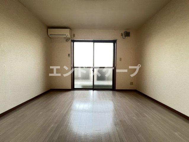 川崎ハイツIIの居間・リビング|高崎、前橋のお部屋探しはエンドスケープまで！お客様の理想お聞かせ下さい♪