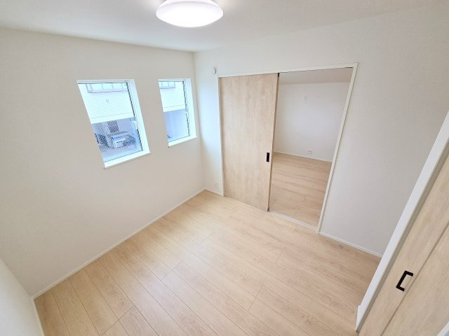 青梅市今寺4丁目　全3棟の洋室