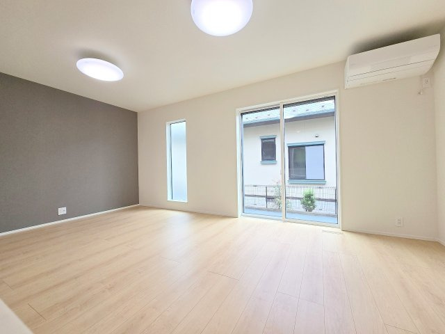 青梅市今寺4丁目　全3棟の居間・リビング