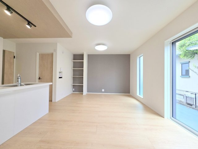 青梅市今寺4丁目　全3棟の居間・リビング