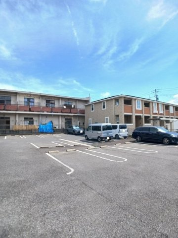 クレリエール瑞穂の駐車場