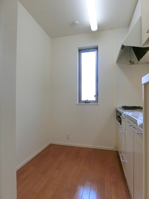 プラネットの居間・リビング|★キッチンスペースも採光があり明るいです★