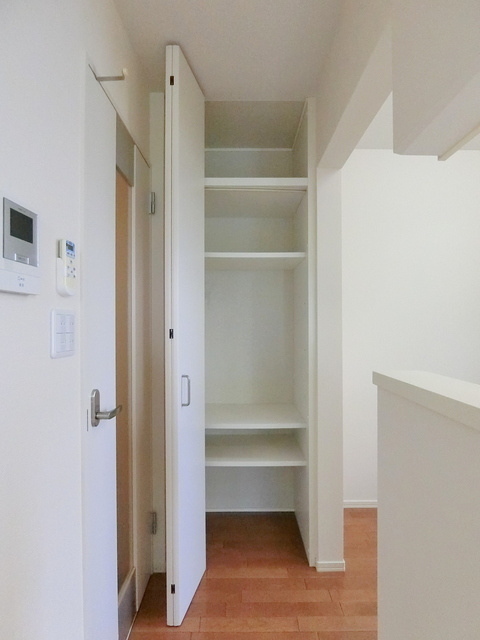 プラネットの内装|★キッチン横の収納