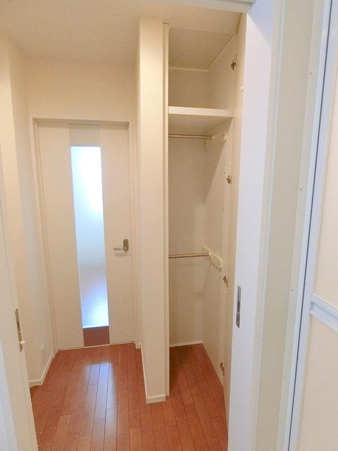 プラネットの玄関|★玄関廊下にも収納があります★