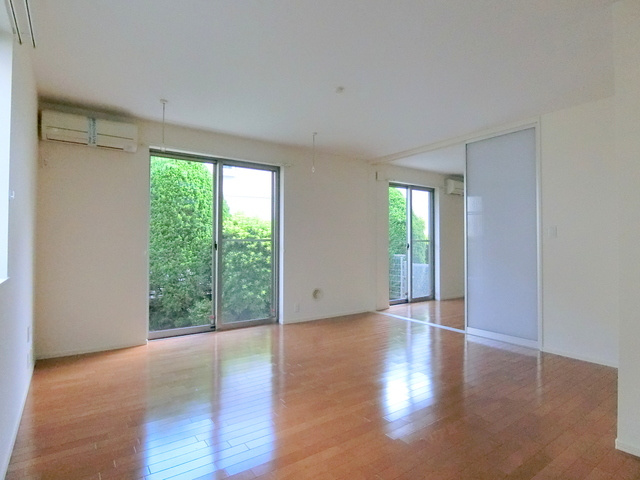 プラネットの居間・リビング|★南向き・14帖のリビング★