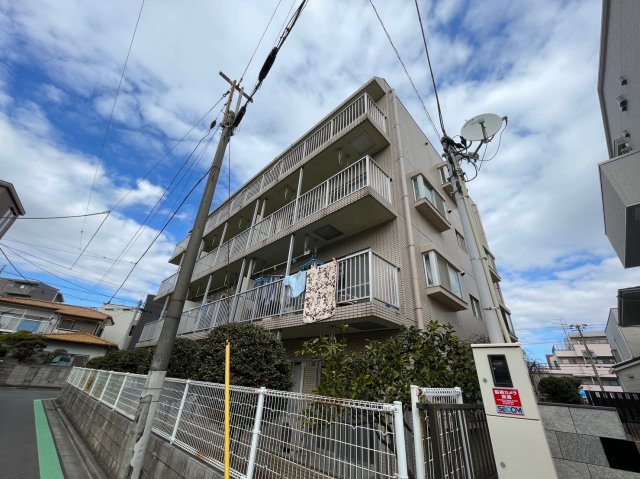 カーサ伊藤の外観|エレベータのあるマンションです