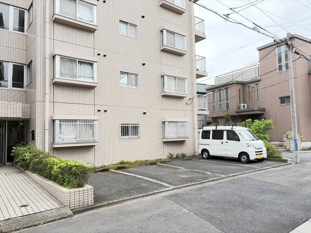 カーサ伊藤の駐車場|敷地内駐車場