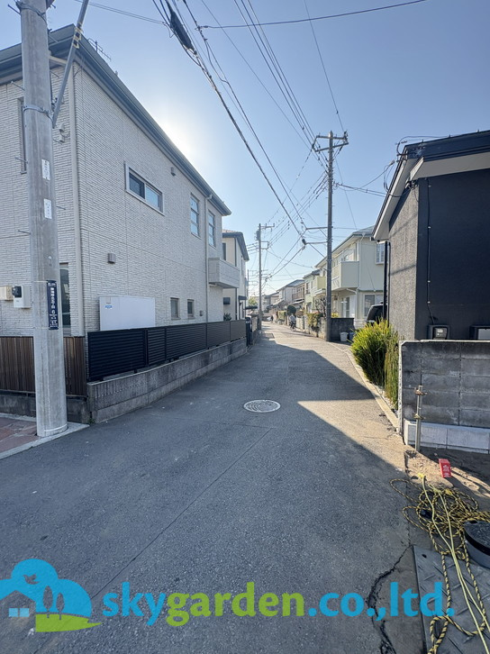 茅ヶ崎市東海岸北6期　新築戸建　全3棟1号棟の前面道路含む現地写真