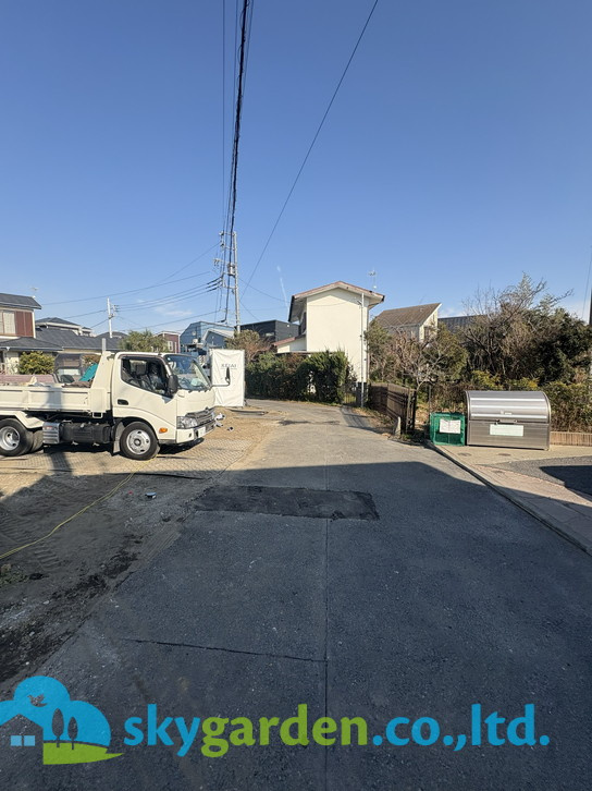 茅ヶ崎市東海岸北6期　新築戸建　全3棟1号棟の前面道路含む現地写真