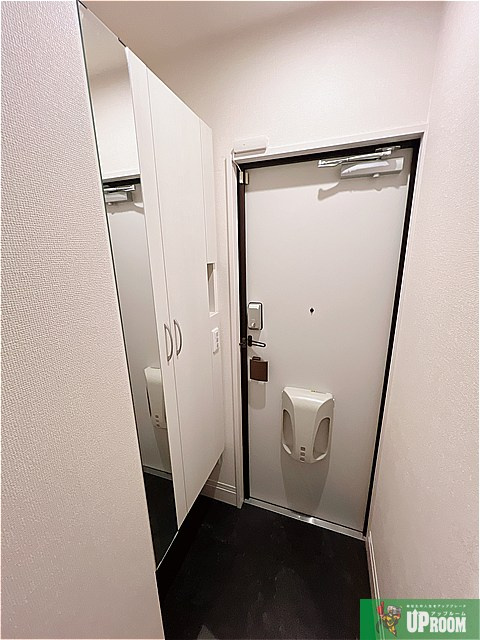 ウィスタリアの玄関