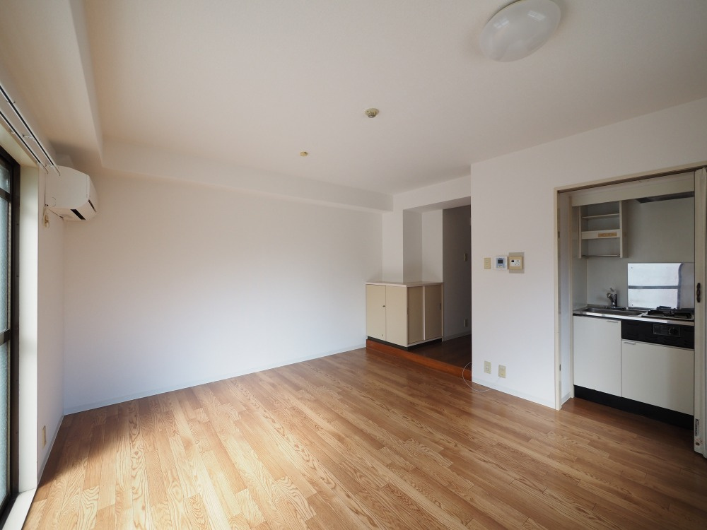 大阪市北区松ケ枝町の賃貸マンションの居間・リビング