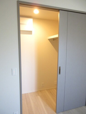 【収納】 | サーパス宇都宮県庁前通り | 洋室（玄関横）　ウォークインクロゼット