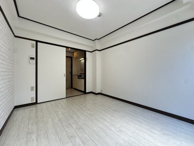 メゾンリファインの居間・リビング