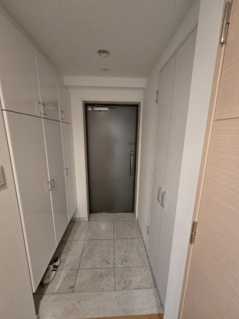 エルシア四条麩屋町の玄関