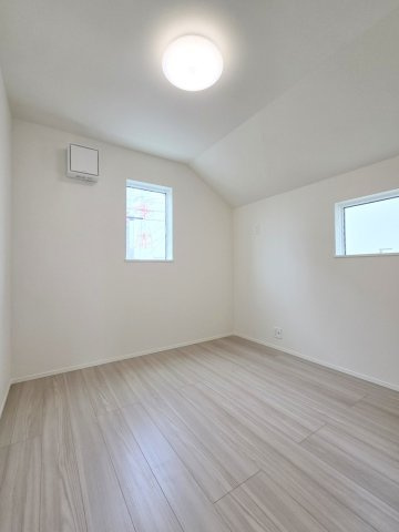 青梅市今寺4丁目　全3棟の洋室