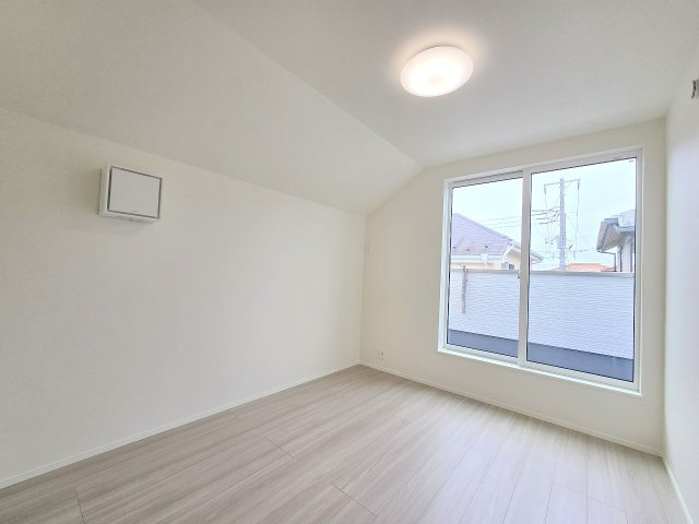 青梅市今寺4丁目　全3棟の洋室