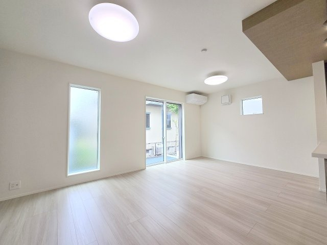 青梅市今寺4丁目　全3棟の居間・リビング
