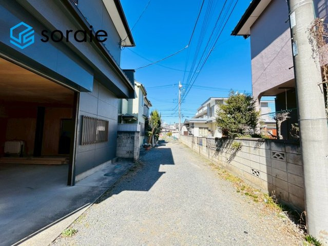 川越市岸町2丁目　中古戸建の前面道路含む現地写真|2月19日撮影